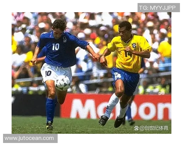 四大足球明星后卫的传奇故事与他们的辉煌成就解析