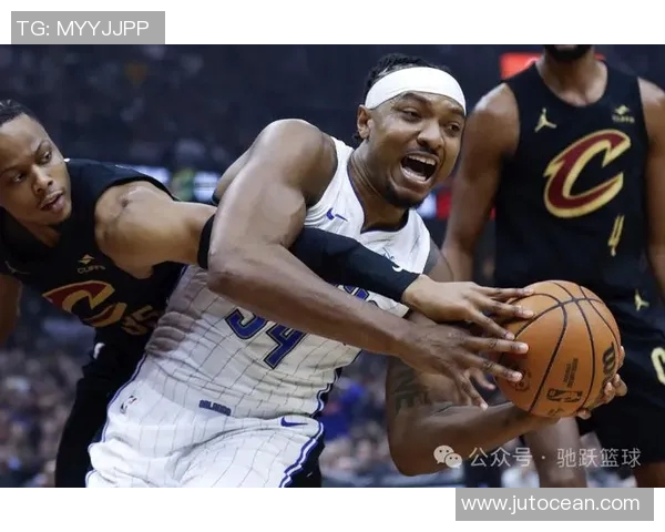 篮球明星淋雨后的感悟与坚持展现运动员不屈的精神与魅力